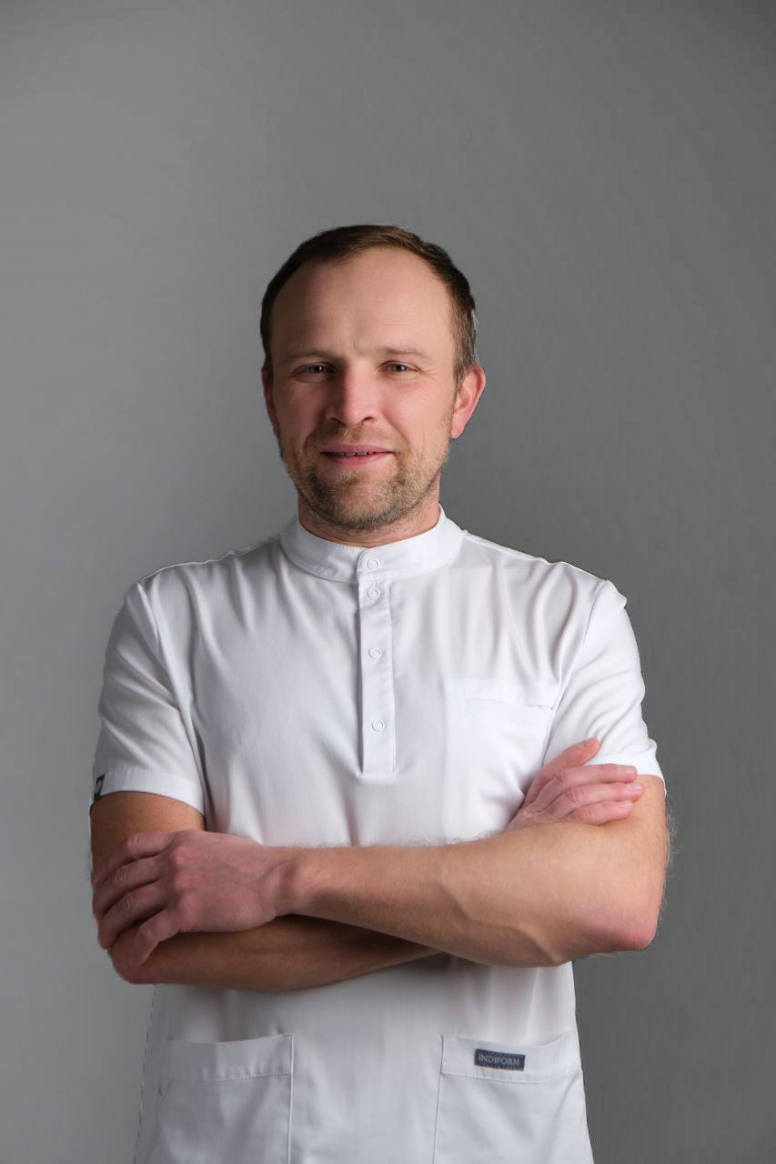 Никонов Дмитрий Александрович, стоматолог-хирург, имплантолог клиники Астра-Мед